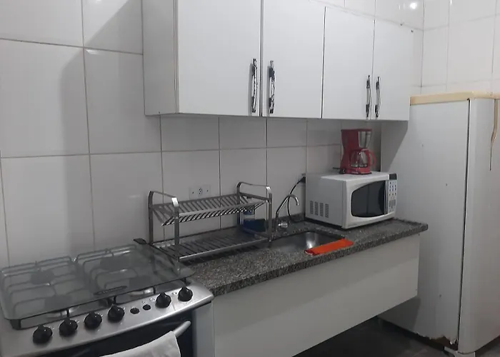 Chale Com Ar 2 Quadras Da Praia Da Enseada Guarujá